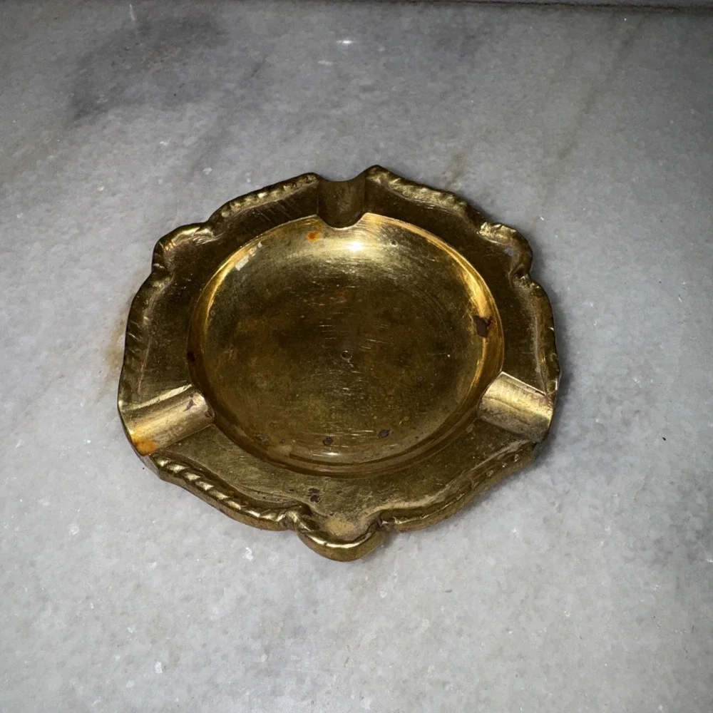 Heavey Brass Ornate Ashtray Made in India-‎ 4 Cigarette Rests